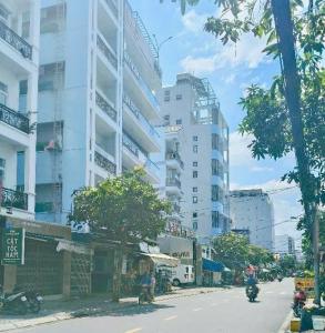 Khu vực hiếm bán - 1 đời chủ - nhà nát - 130m2 - Hưng Phú Q.8 - cách Q.1 chỉ 2 phút